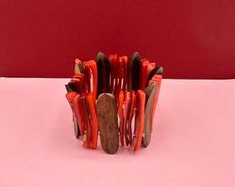 Perlmutt Holz Armband, mehr als schön, ideal für ein zierliches Handgelenk, elastisch Lachs Farbe Perlmutt mit edel Holz verziert