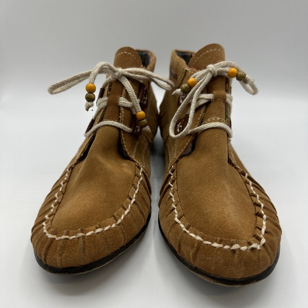 Leder Schnürschuhe Damenschuhe Vintage Hippie Stil Schuhe aus echten Leder mit Holzperlen verziert, ungetragen neu erhalten