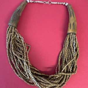 Vintage Hippie Halskette mit unzählig vielen Perlen aus Ton und Hand geschnitzten Holz, Original 1970s Hippie Girl Schmuck Bild 6