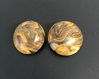 Orecchini a clip ricciolo color cioccolato caramello Orecchini a clip stile bottone marmorizzati da 2,8 cm originali vintage degli anni '70 Pucci