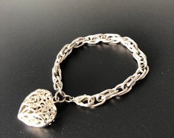 Heart charm link bracelet beautiful cut-out design charm bracelet vintage 1980s silver plated metal bracelet