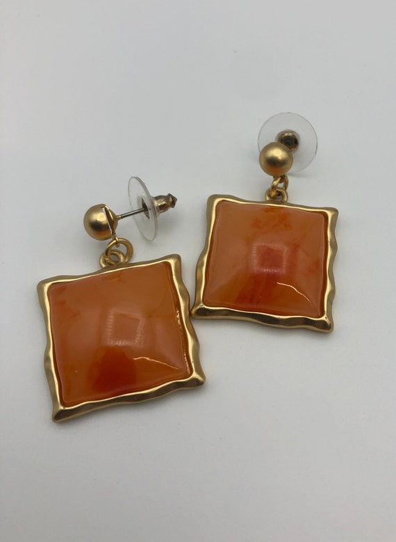 Salmon color earrings matt gold plated on the edge