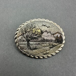 Broche de artista vintage tallado a mano y pintado en cuero sintético, broche de paisaje bellamente hecho a mano