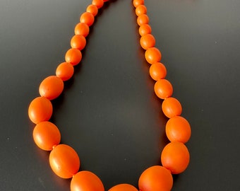 Pucci Era Halskette Vintage 1970s seltene matt Orange Farbe Collier Kette aus Plastik