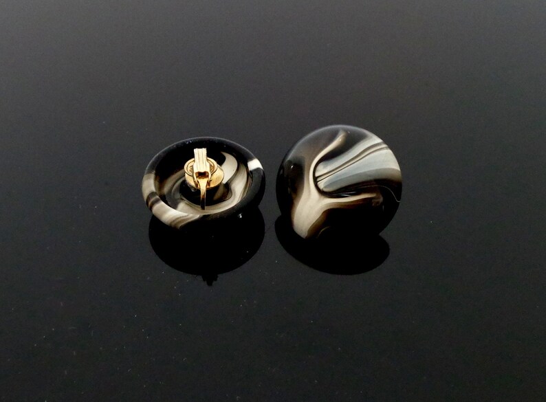 Beautiful marbled black white grey Pucci Era Plastic Clip Earrings in very good vintage condition 2.8 cm \u00d8