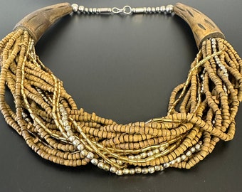 Collier hippie vintage avec d'innombrables perles en argile et bois sculpté à la main, bijoux hippie fille originaux des années 1970