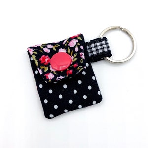 Kleine Rosen Schwarz mit Punkten Rosa Chiptäschchen mit Chip Einkaufschiptasche Schlüsselanhänger aus Stoff Einkaufswagen-Chip