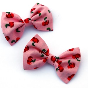 Roze kersen haar boog Barrette lus Hairbow kersen roze rockabilly pinup stof hand gemaakt