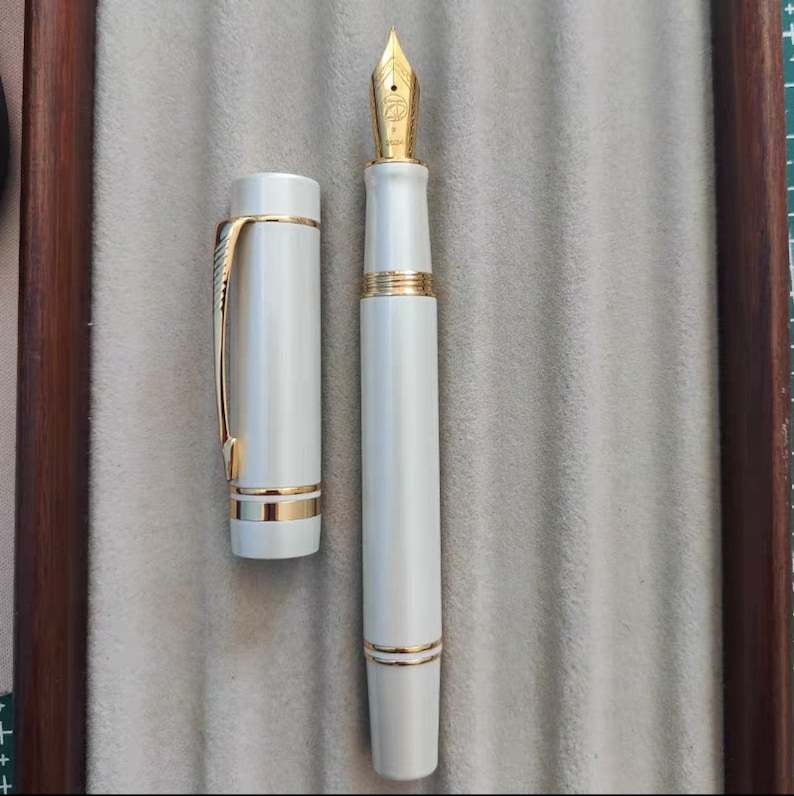 Pluma estilográfica St. Penpps con tapa de émbolo y crisantemo limón - Plumín Togi EF/F/Naginata White