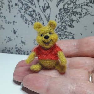 Needle felted miniature bear, Winnie the Pooh, dollhouse animals, Soft Sculpture, Wool, Gift, Collectible
