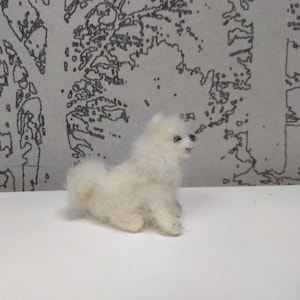 Miniature dog made of wool,dog for dollhouse,dry felting,Soft sculpture,wool,Gift,Collectible