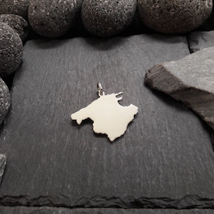 Massiver MALLORCA Landkarte Anhänger in 925er Silber, wahlweise ohne Stein, mit einem Brillant oder Zirkonia (LK04-Mallorca)