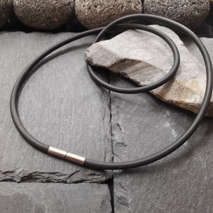 3 mm Kautschukkette - wahlweise mit Edelstahl- oder 925er Silber-Bajonettverschluss, Kautschuk ca. Ø 3,0 mm, Länge wählbar (Kaut-3)