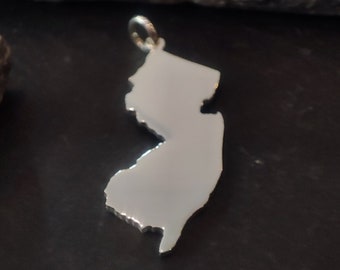 NEW JERSEY - map selectable as a pendant, charm pendant or pendant with curb chain in 925 silver (LK-NewJersey)