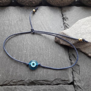 Glücksbringer, Glücksarmband mit hellblauem Glücksauge, Baumwollschnur und 2 Kugel in 333er Gelbgold (Naz-92/8GG)