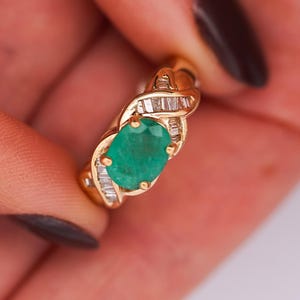 1.59 Carat Natural Oval Cut Emerald & Diamond in 14K Yellow Gold Wavy Bypass Vintage Statement East West Ring in Size 6.25