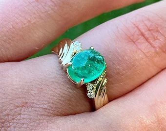 2 Carat Cabochon Cut Natural Emerald & Diamond in textured 14K Yellow Gold Ring, Vintage Emerald Ring, 2 Carat Emerald Cabochon Cut Ring