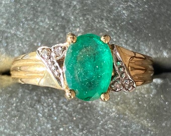 1 carat Natural Emerald Ring / Oval Cut Natural Emerald Ring in 14k Yellow Gold / Retro Emerald and Diamond Ring