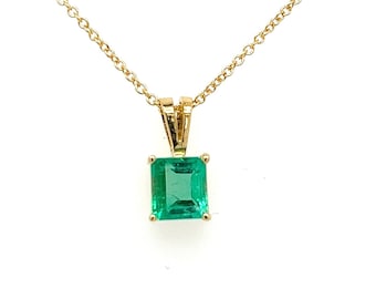 1.20 Carat Colombian Emerald Solitaire Pendant Necklace in 18K Yellow Gold