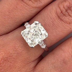 IGI Certified 5 Carat Lab Grown CVD Diamond Art Deco Engagement Ring in Platinum with 2 Bullet Cut Side Stones | Vintage Setting