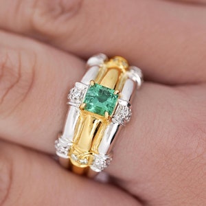 1.00 Carat Green Emerald Cut Emerald with 16 Pieces Round Cut Diamond Platinum 950 & 18K Yellow Gold Ribbed Shank Statement Ring