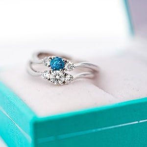 Natural Diamond Mini 3-Stone Curved Ring / 14K Gold Three Stone Blue and White Round Diamond Wavy Ring / Matching Thin Diamond Ring