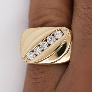 1 Carat Natural Diagonal G-H Color SI1-SI2 Clarity Round Brilliant Cut Diamond Channel Set in 14K Yellow Gold Vintage Men's Wavy Ring Size 6