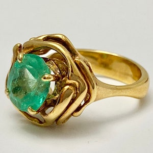 Vintage Colombian Natural Emerald Ring of fire Design, 1990 Colombian Emerald Ring, Antique Oval Colombian Natural Emerald 18k yellow Gold