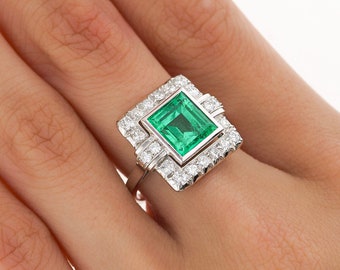 AGL Certified 2.86 Carat Afghanistan/China Border Emerald & Diamond Halo Ring in 18K Gold / Minor Oil 2.86ct Square Emerald Cut Vintage Ring