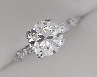 Anel de Noivado Vintage Art Déco com Diamante Natural Certificado EGL de 2,61 Quilates, Lapidação Europeia, Cor M-N, Clareza VS1 e 2 Diamantes com Lapidação Redonda e Baguete