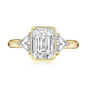 BOUCHERON Signed Ring With Bezel Set GIA Certified 2.09 Carat Emerald Cut E/SI1 Diamond and Trillion Side Stones image 2