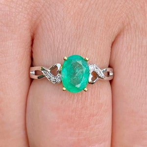 Natural Emerald Ring / Oval Cut Natural Emerald ring / Dainty Emerald Ring, Minimalist Emerald Ring / Natural Emerald Ring in 14k white gold