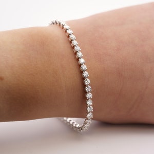 Natural 5.75 CTTW Diamond Unisex Tennis Bracelet in White Gold / 3-Prong Round Diamond Tennis Bracelet
