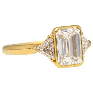 BOUCHERON Signed Ring With Bezel Set GIA Certified 2.09 Carat Emerald Cut E/SI1 Diamond and Trillion Side Stones image 3