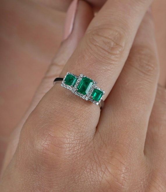 3 Natural Colombian Emeralds in 18k white gold / 3