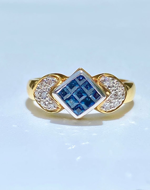 Square cut Natural Sapphire Ring in 18k solid gold