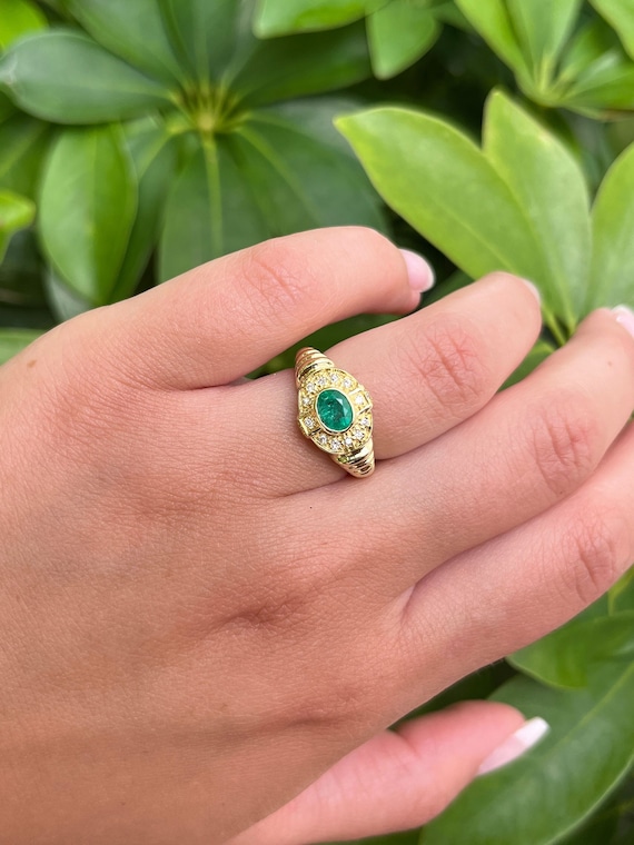18K Solid Gold Oval Cut Natural Emerald Ring in T… - image 1