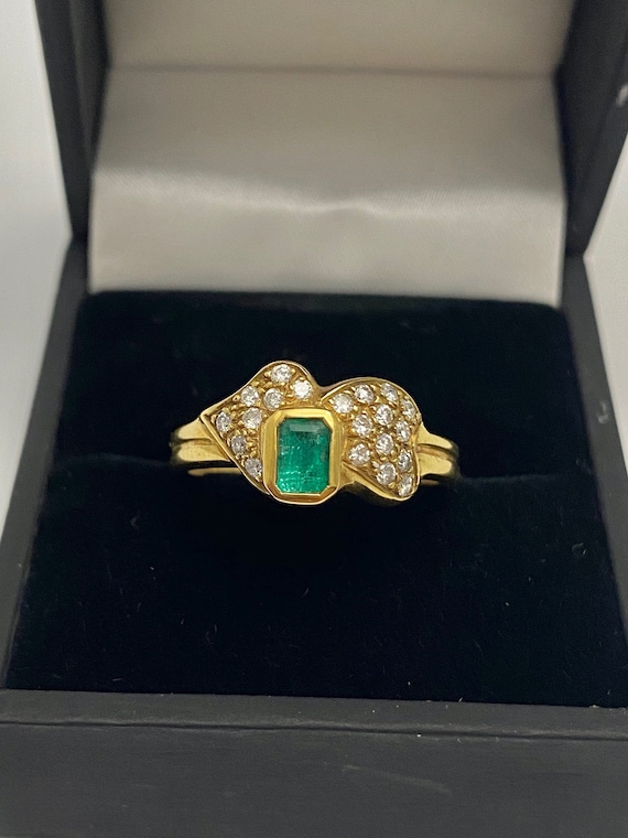 Natural Emerald Ring in 14k yellow gold / Natural 