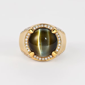GRS Certified 13.89 Carat Chrysoberyl Cats Eye Mens 18K Gold Ring, Green Chrysoberyl Cat&#39;s Eye and Diamond Halo 18K Yellow Gold Ring