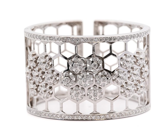 6.5 CTTW Round Cut Diamond Honeycomb Motif 18k White Gold Bangle 