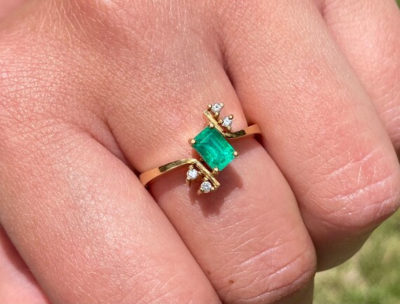 Colombian emerald cheap engagement rings