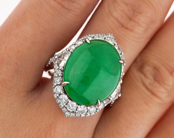 GIA zertifizierter 14.68 Karat Jade Ring mit Diamant Detaillierung in 18K Gold / Diamant Halo / natürliche Jade / Jadeit Jade