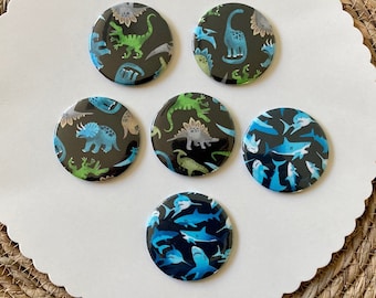 Stoffbezogener 59 mm Button Magnet Kühlschrankmagnet Flaschenöffner Dinosaurier Dinos Hai Haie fabric covered Dinosaurs Sharks Shark