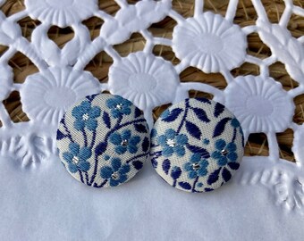 Stoffknopf Vergissmeinnicht blau  20,5 mm stoffbezogener Knopf fabric covered button forgot-me-not