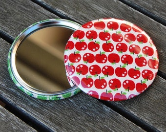 Pommes de pomme de miroir de poche.. mini miroir recouvert de tissu de pomme rouge ou vert... Miroir de poche en tissu Apple très cher