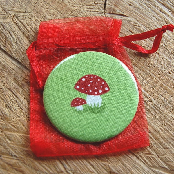 Taschenspiegel..Fliegenpilz Stoff ..Pilze..stoffbezogener kleiner Spiegel Toadstool...pocket mirror...Glückspilz..Organzasäckchen ..Organza