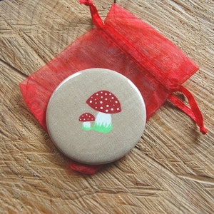 Pocket mirror.. Toadstool fabric happiness mushrooms fabric-related small mirror.. pocket mirror... toadstool... mushroom Organzasäckchen Organza image 2