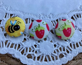 Stoffknopf Erdbeere Biene  Stoff-Knopf 25,5 mm fabric covered strawberry honeybee