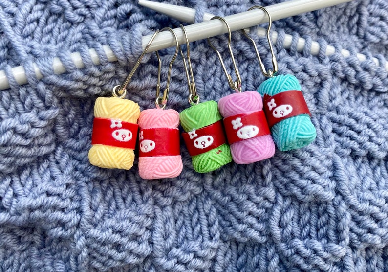 5er Set Maschenmarkierer Wolle Wollknäuel Sicherheitsnadel Stitch marker set of 5 Yarn knitting wool Bild 1