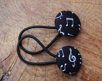 Hair tie from fabric-covered buttons Note notes Grade clef Cable rubber button